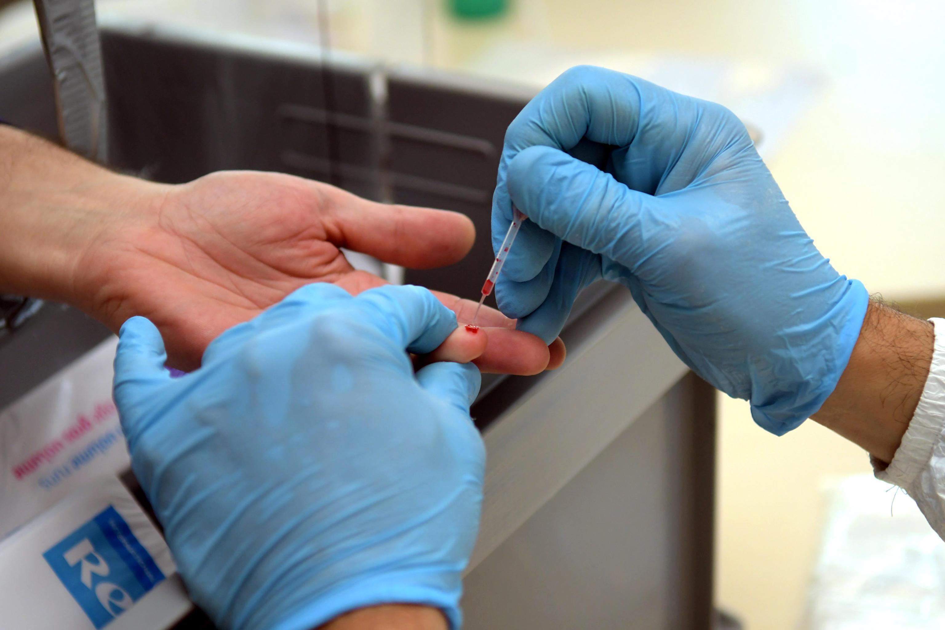 La Maddalena, test sierologici drive-in a insegnanti e personale Ata