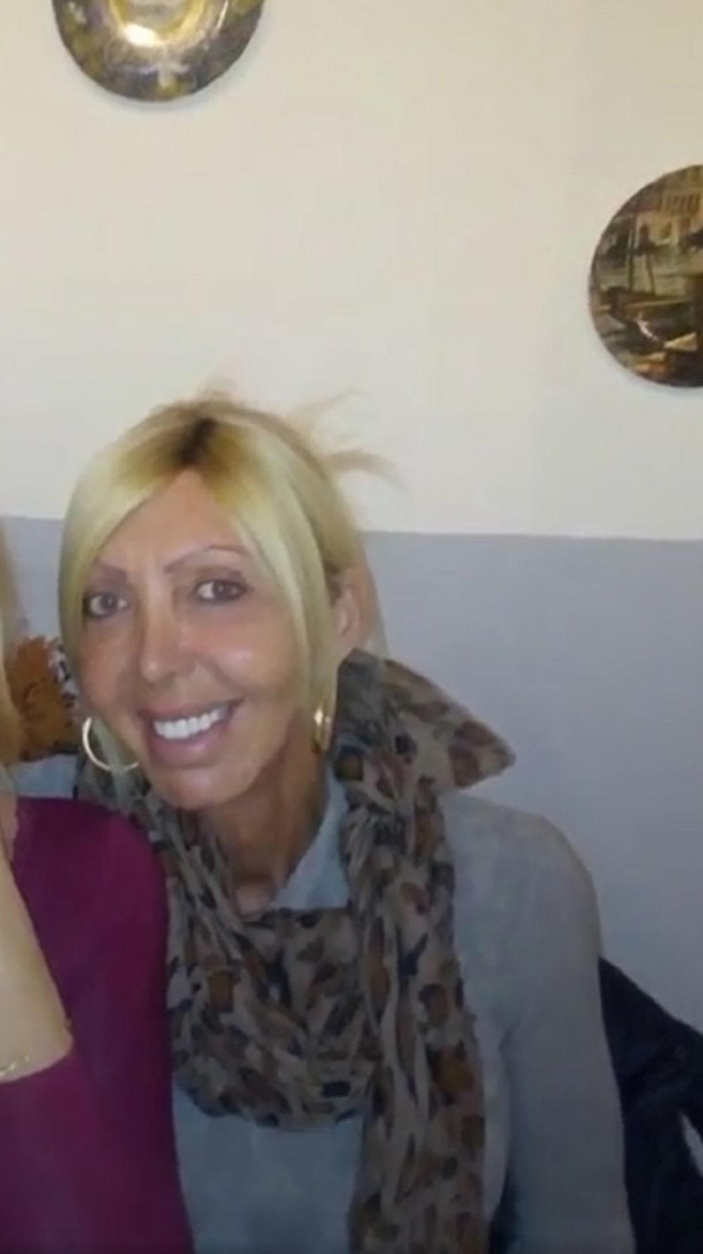 Muore a 52 anni davanti al compagno: «Era buonissima con un gran cuore» 