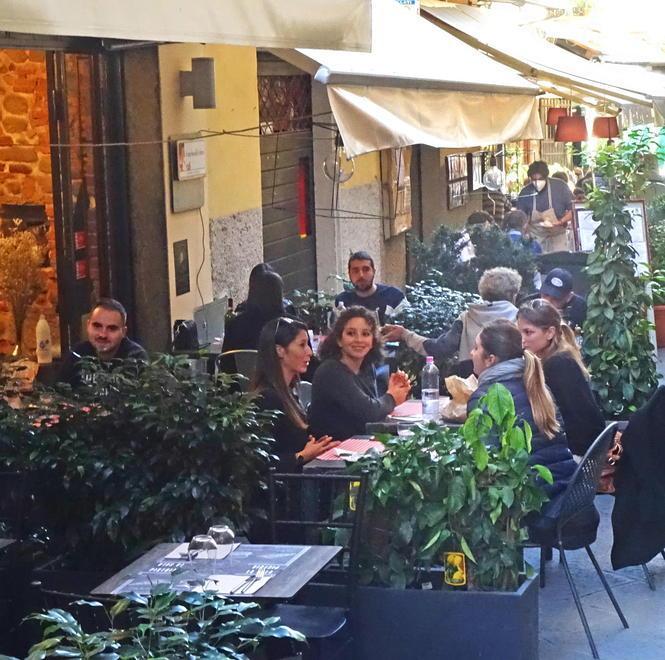 La cena è vietata? E a Pistoia i tavoli si riempiono di clienti a pranzo 