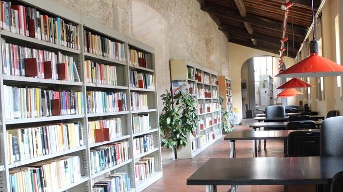 La biblioteca chiude ma resta a disposizione dei lettori