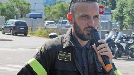 Ancora niente autoscala, forse arriverà da Livorno