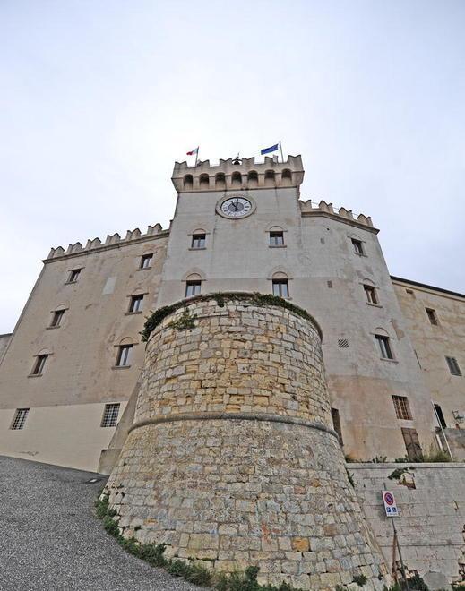 Accesso all’ufficio tributi solo su appuntamento e con mascherina Ffp2