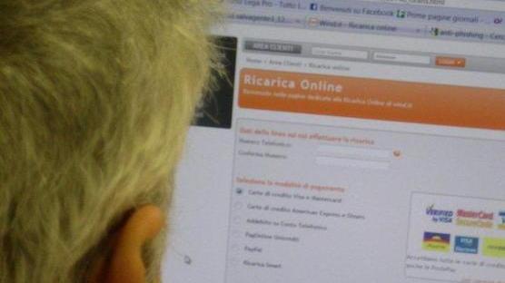 Vittima di furto d’identità si ritrova sotto processo con l’accusa di... truffa