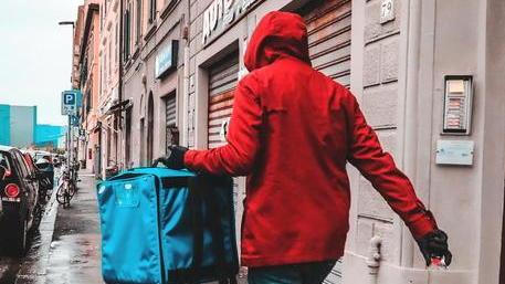 Tornano le consegne a domicilio ecco l’elenco delle attività