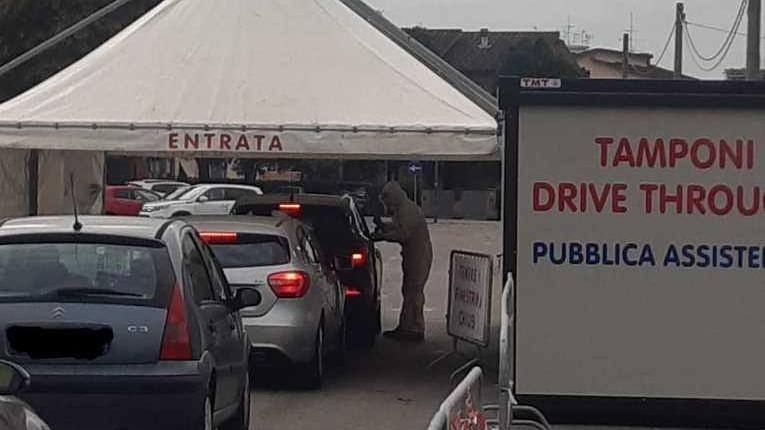 Più di 200 tamponi in due giorni e mezzo al drive through