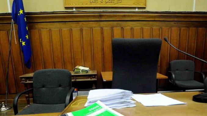 «Mi ha palpeggiata dopo avermi drogata»