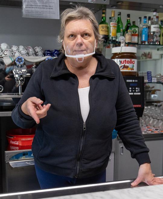 Multa alla barista ribelle «Costretta a chiudere»