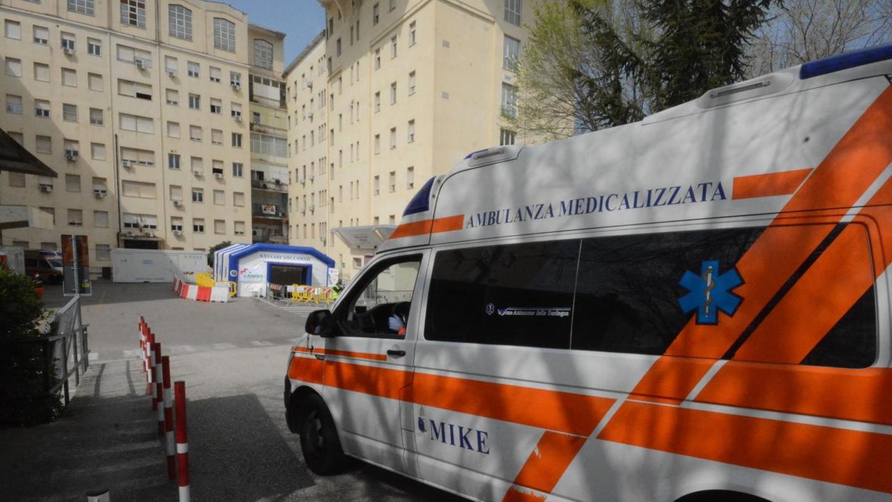 È contagiata ma non lo dice: in ambulanza sino all’ospedale