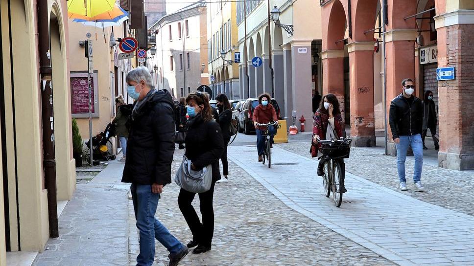Modena Via Canalino nuova di zecca (finalmente) ma la pedonalizzazione divide