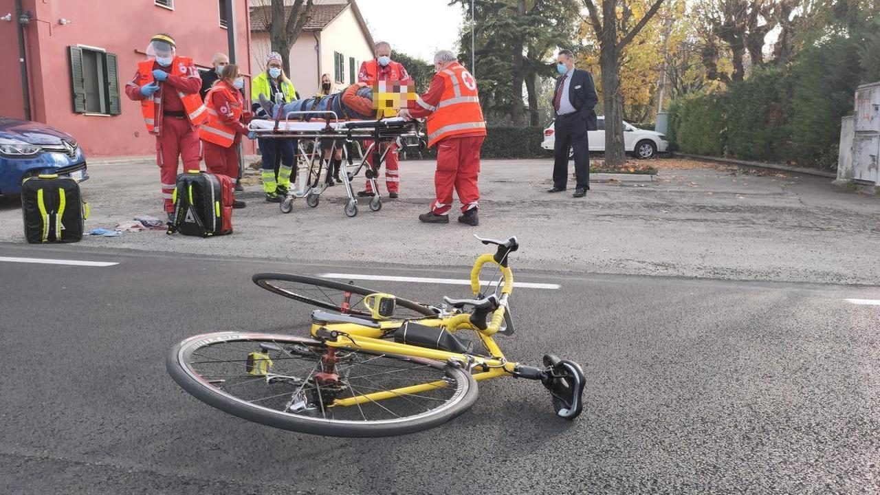 Reggio Emilia, ciclista investito a Massenzatico