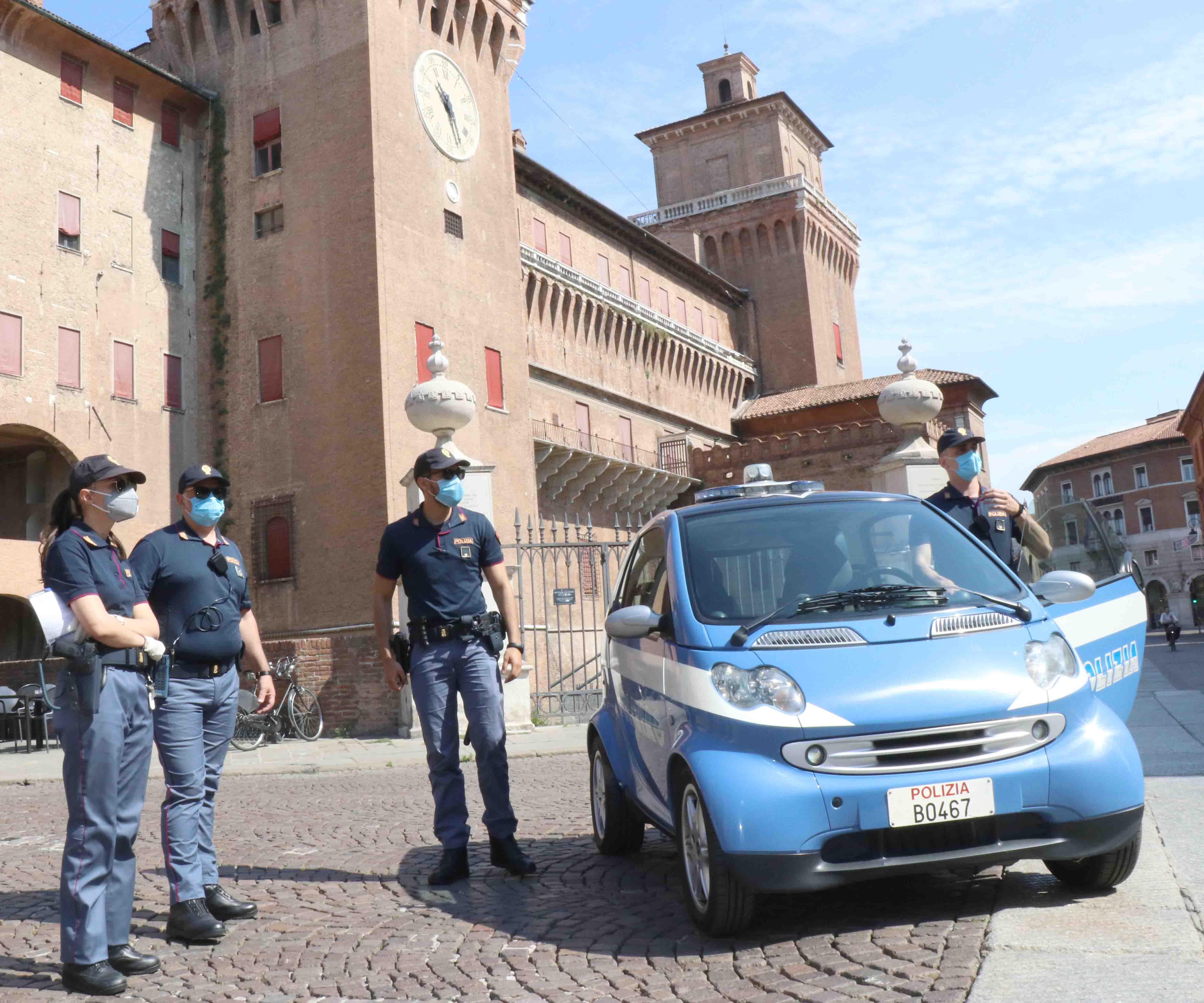 Ferrara, disturbano i passanti: foglio di via per due persone