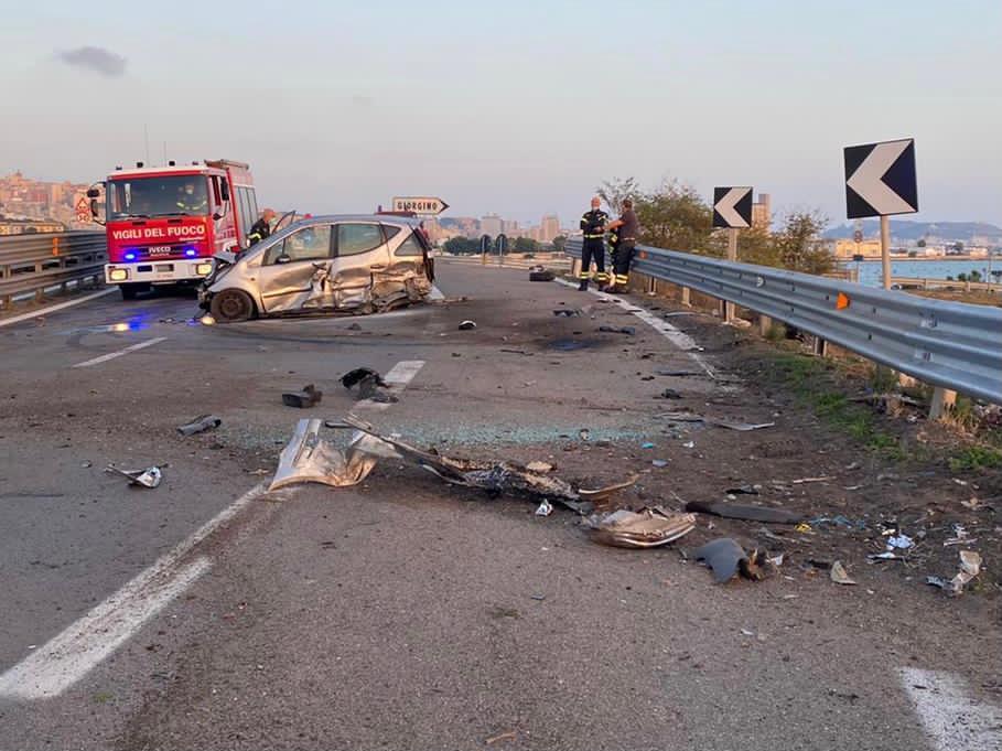 L'incidente sulla 195 (foto mario rosas)