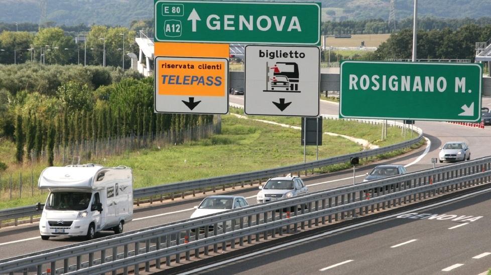 L’autostrada non ci sarà ma il pedaggio rincara: la Tirrenica “monca” costa 10 centesimi in più 