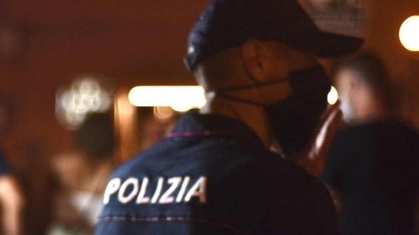 In auto dopo il coprifuoco Due fidanzati denunciati