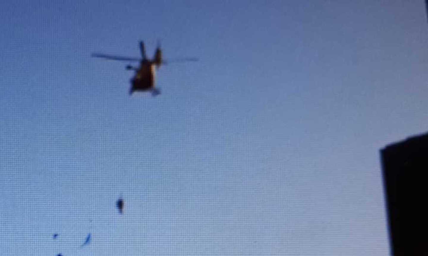 Il medico si cala dall’elicottero