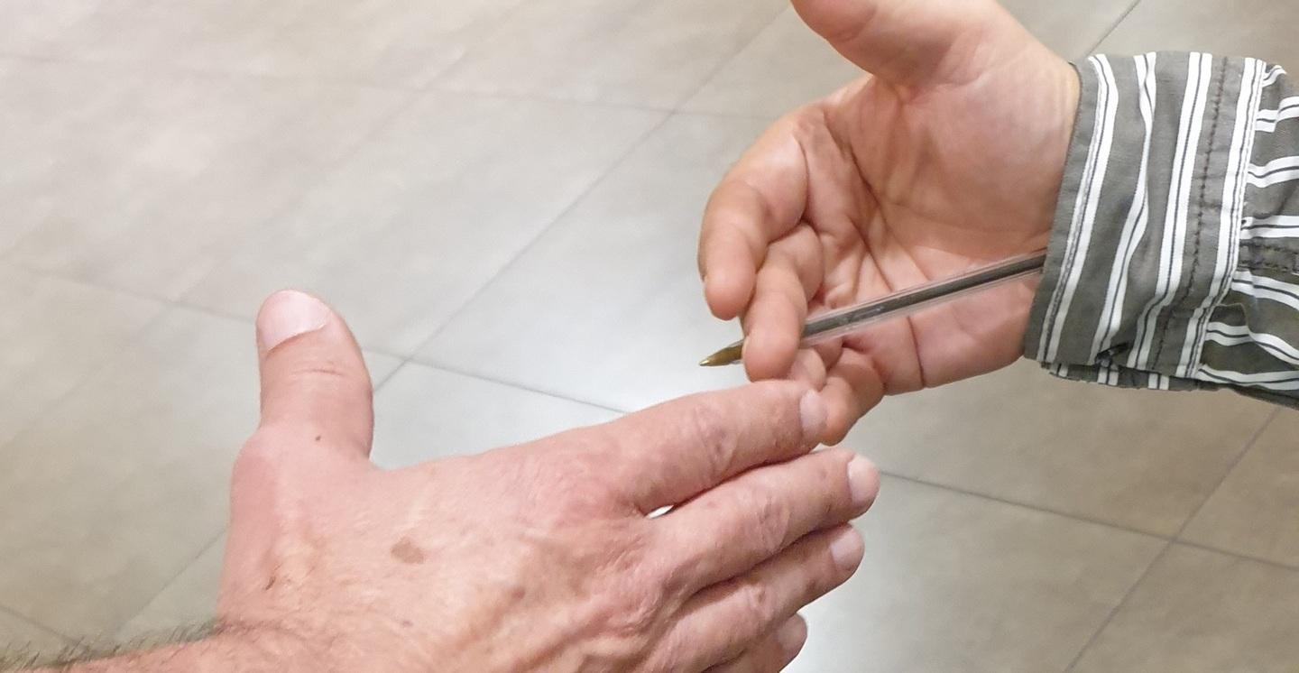 Osilo, non infilzò la mano dell’amico: assolto 