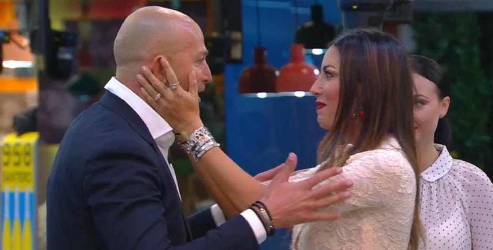 Stefano Bettarini accolto da Elisabetta Gregoraci al suo ingresso al Grande Fratello Vip