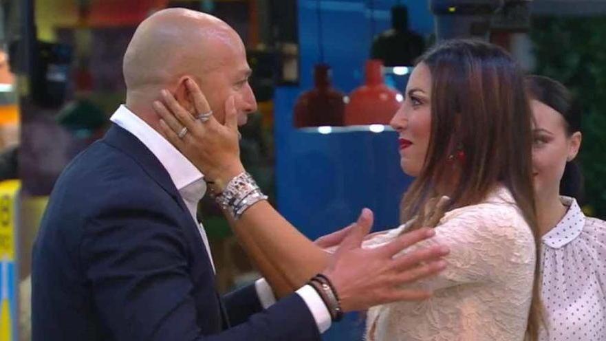 Stefano Bettarini accolto da Elisabetta Gregoraci al suo ingresso al Grande Fratello Vip