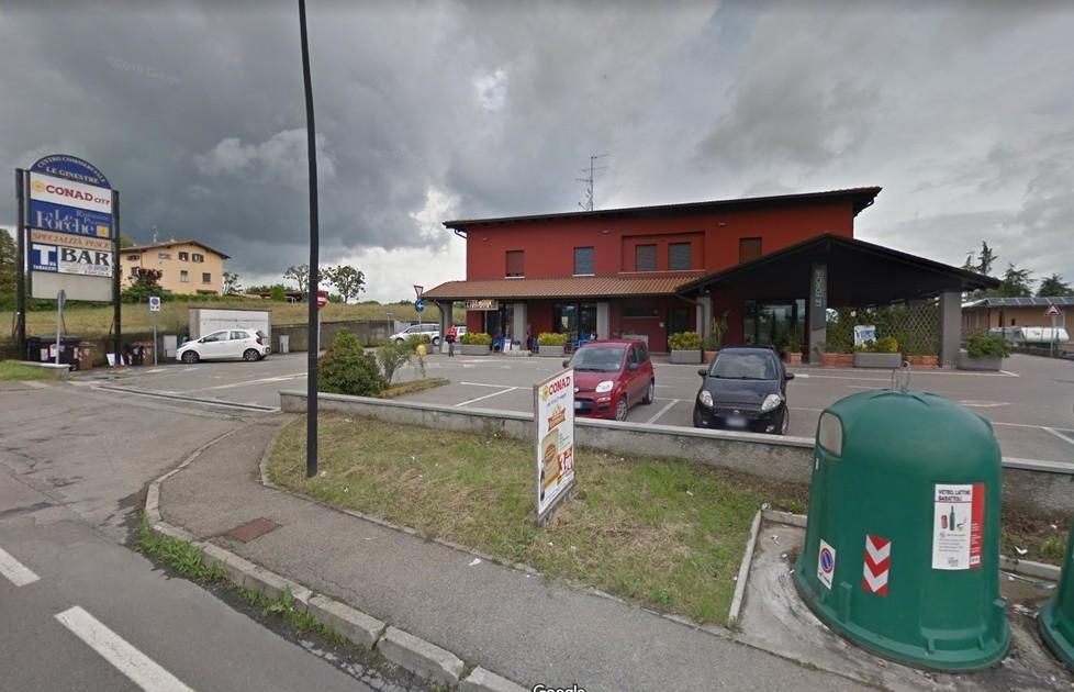 Il Conad alle Forche di Puianello è stato chiuso circa un anno e mezzo fa