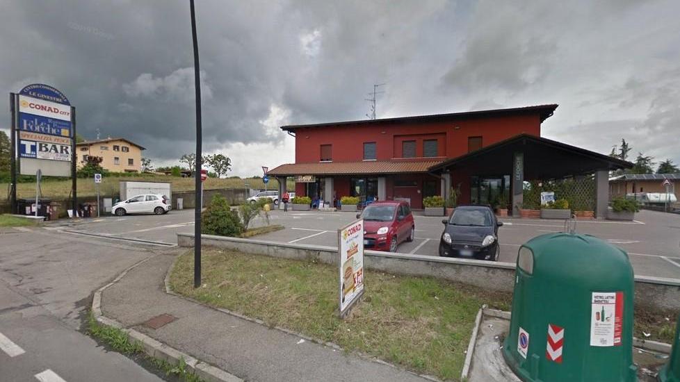 Il Conad alle Forche di Puianello è stato chiuso circa un anno e mezzo fa