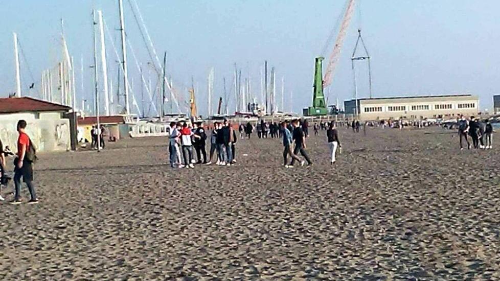 E l’aperitivo cambia orario bar da tutto esaurito a cominciare dalle 15 e 30