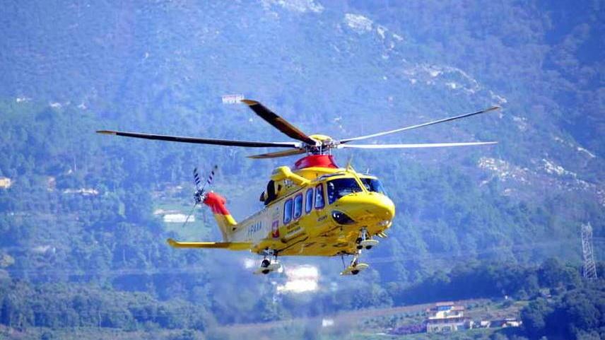 Scontro auto- bici alla rotonda È grave al Meyer un 14 enne