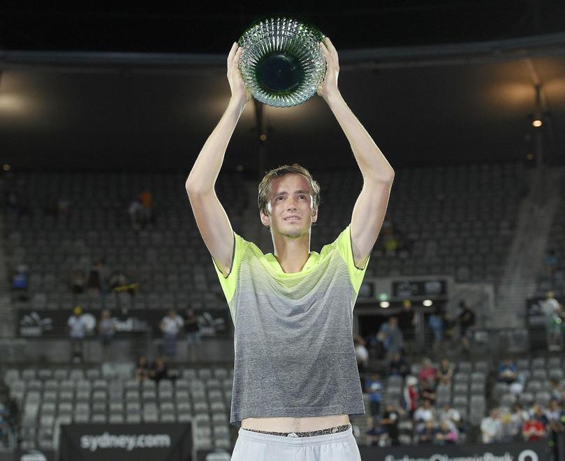 Medvedev è lo zar di Parigi Bercy, in finale battuto Zverev 
