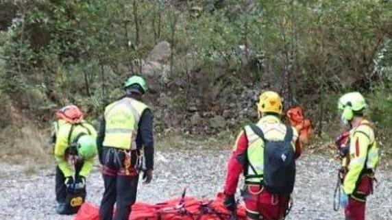 Restano ancora gravi le condizioni dell’escursionista caduto