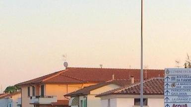 Padre e figlio investiti dallo scooter bambino di 4 anni ferito alla testa