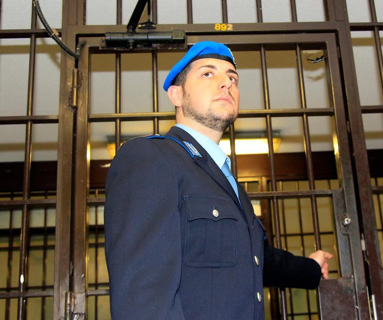 «Feriti due agenti davanti a Sant’Anna Ora tolleranza zero» 