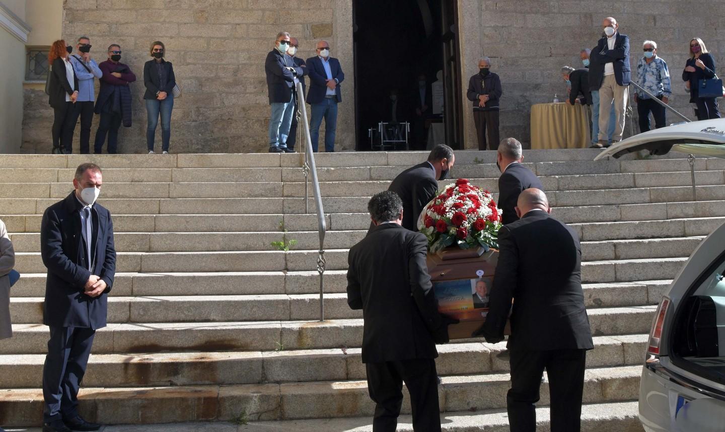 San Paolo, commozione per l’addio a Nino Mura 