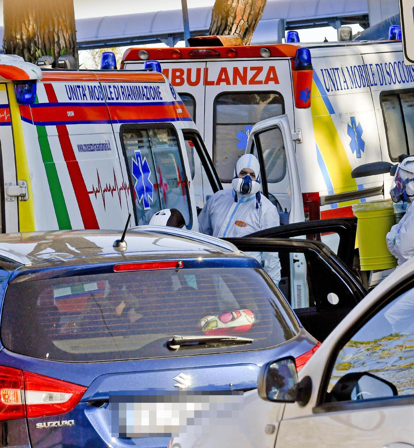 Ospedali al collasso I medici implorano: «Lockdown totale» 