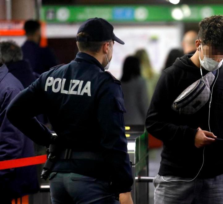 Ignorano il coprifuoco fingendo il mal di denti: maxi multa da 533 euro 