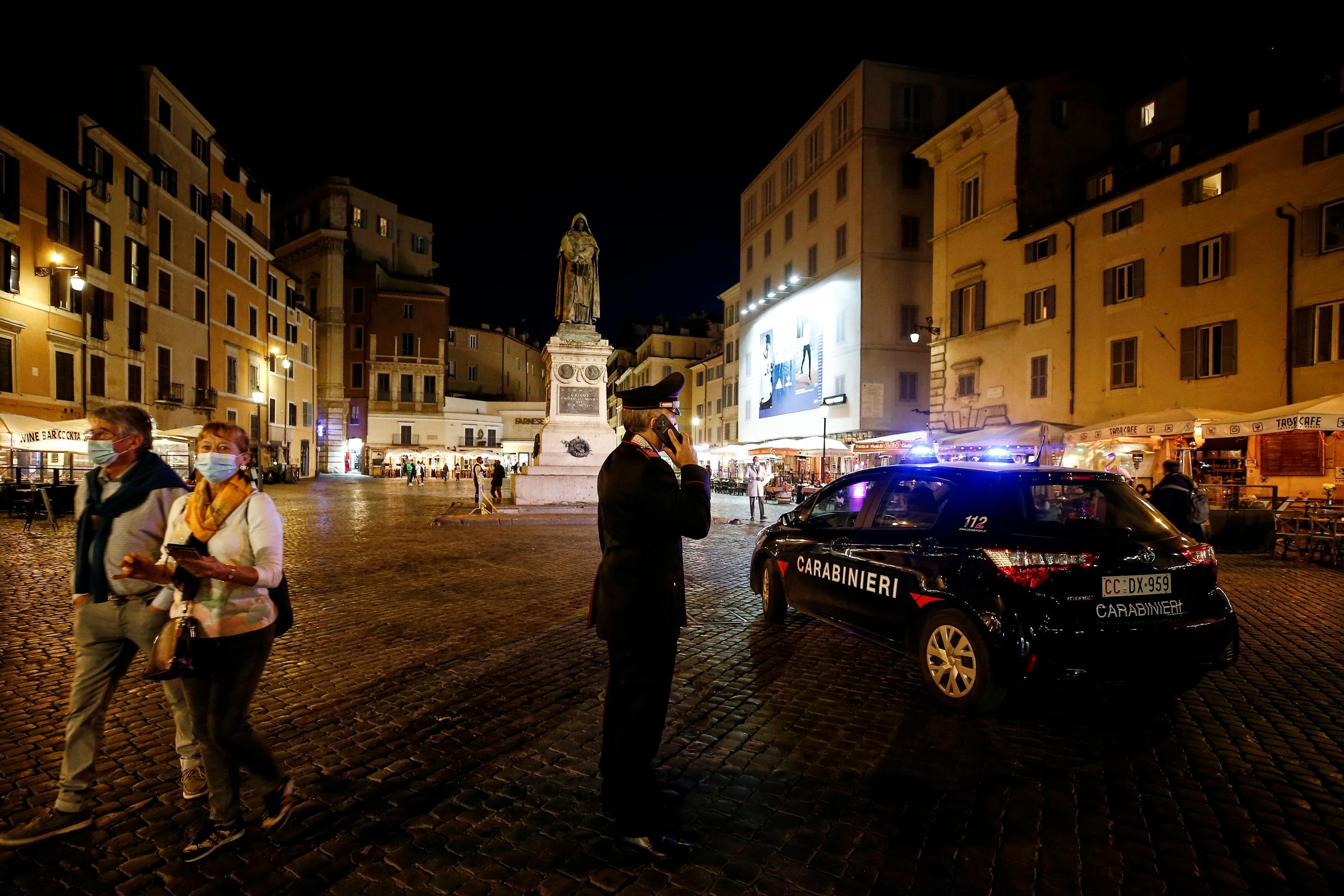 Party e schiamazzi a casa: multati e denunciati famiglia e quattro ospiti 