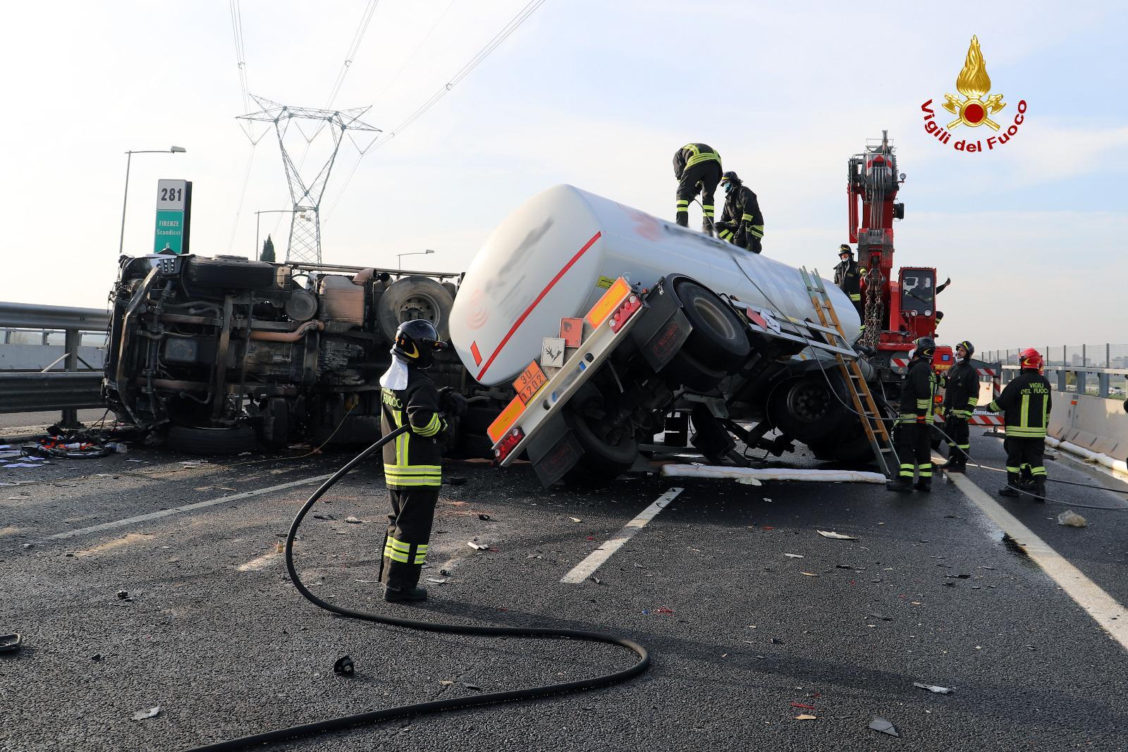 Sversamento di gasolio sull'A1, riaperta l'autostrada su una carreggiata