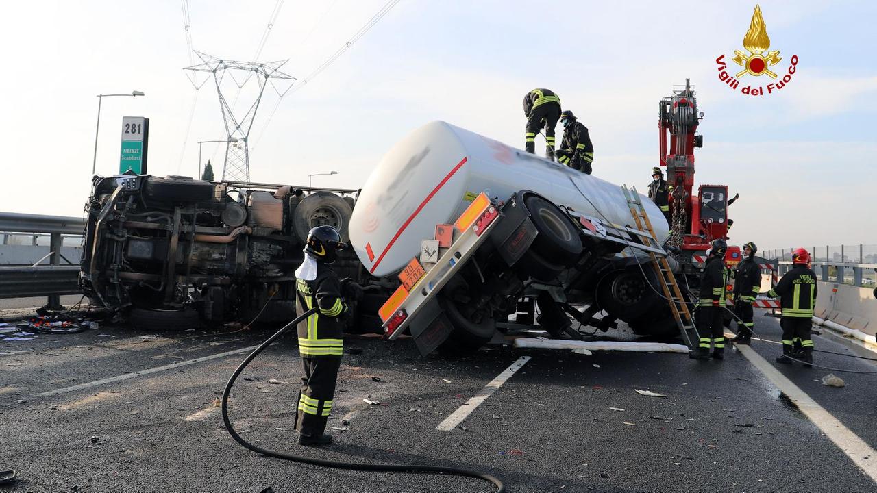 Sversamento di gasolio sull'A1, riaperta l'autostrada su una carreggiata