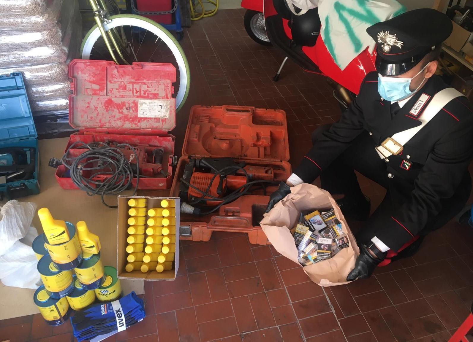 Il bottino dei ladri intercettati dai carabinieri di Toano