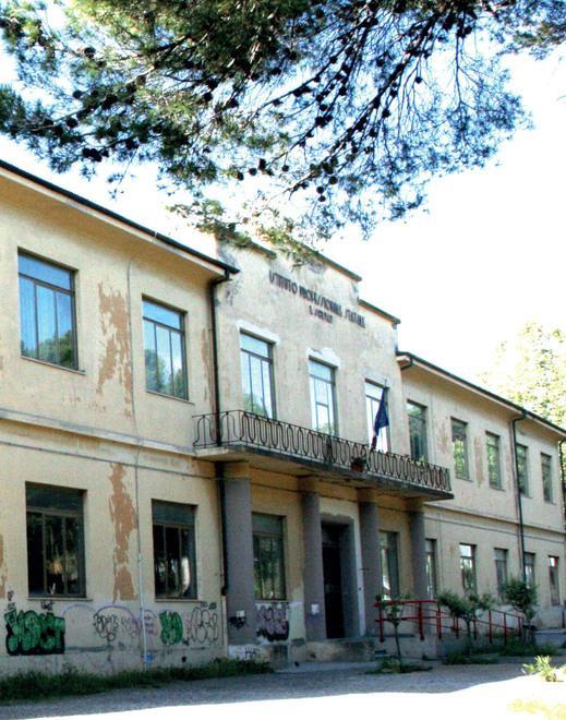 «Ok lezioni a distanza ma la scuola non fornisce una buona connessione ai prof che restano in aula»