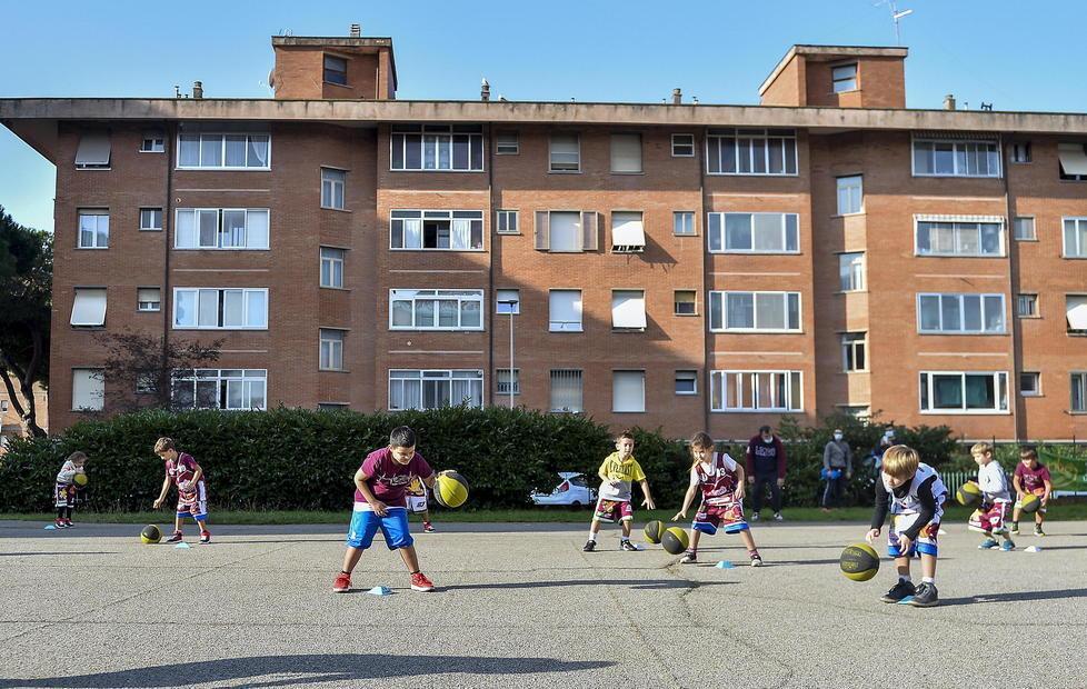 E d’improvviso a Marilia Coteto, Villa Fabbricotti e nei campini spuntano le nuove case del basket 