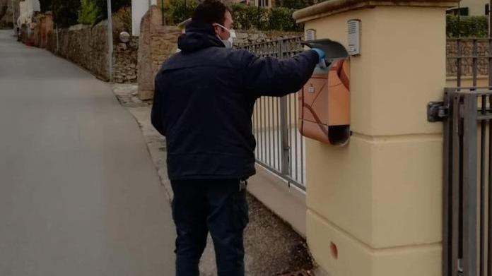Distribuzione di mascherine da domani nel Volterrano