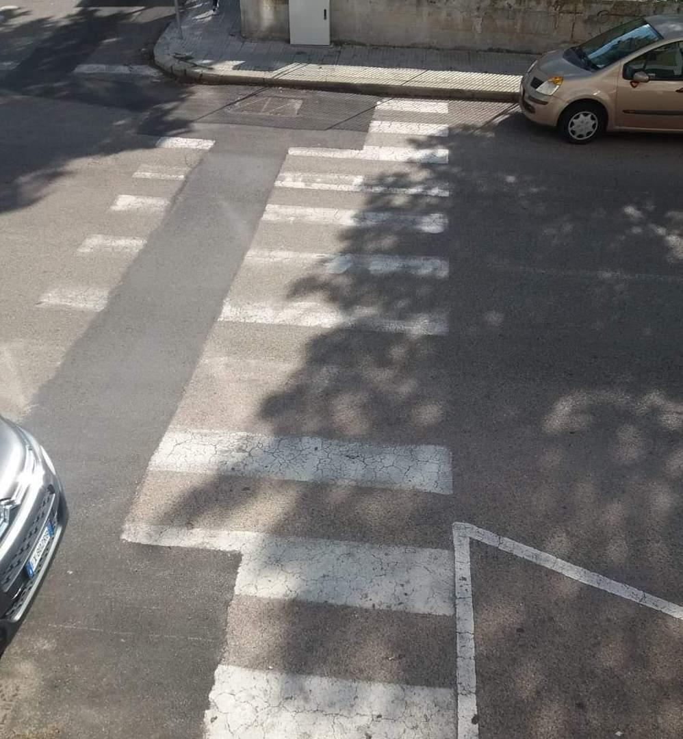 Saba (Riformatori): «Strisce pedonali appena rifatte ma sono già scolorite»