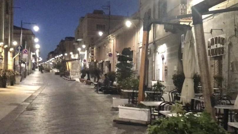 «Orario continuato nei negozi»