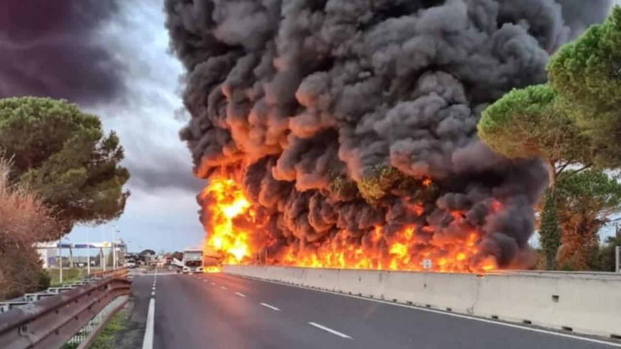 La cisterna in fiamme sulla Fi-Pi-Li a San Miniato