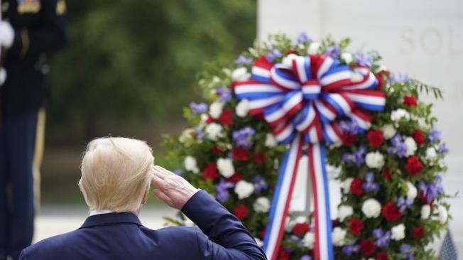 Usa: Trump al cimitero di Arlington