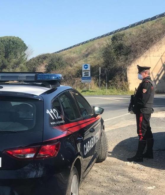 Incassavano i soldi, ma non consegnavano la merce venduta: due uomini denunciati 