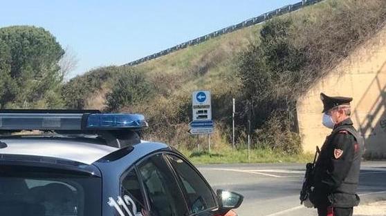 Incassavano i soldi, ma non consegnavano la merce venduta: due uomini denunciati