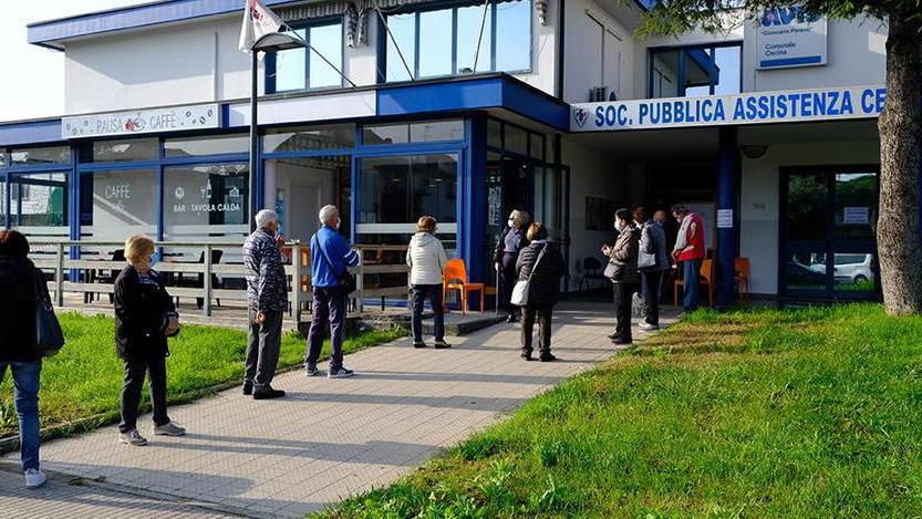A Cecina distribuite in un giorno oltre 9mila mascherine