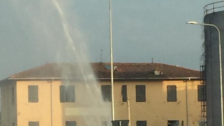 Guasto all'acquedotto a Viareggio: grossa perdita a largo Risorgimento - Video