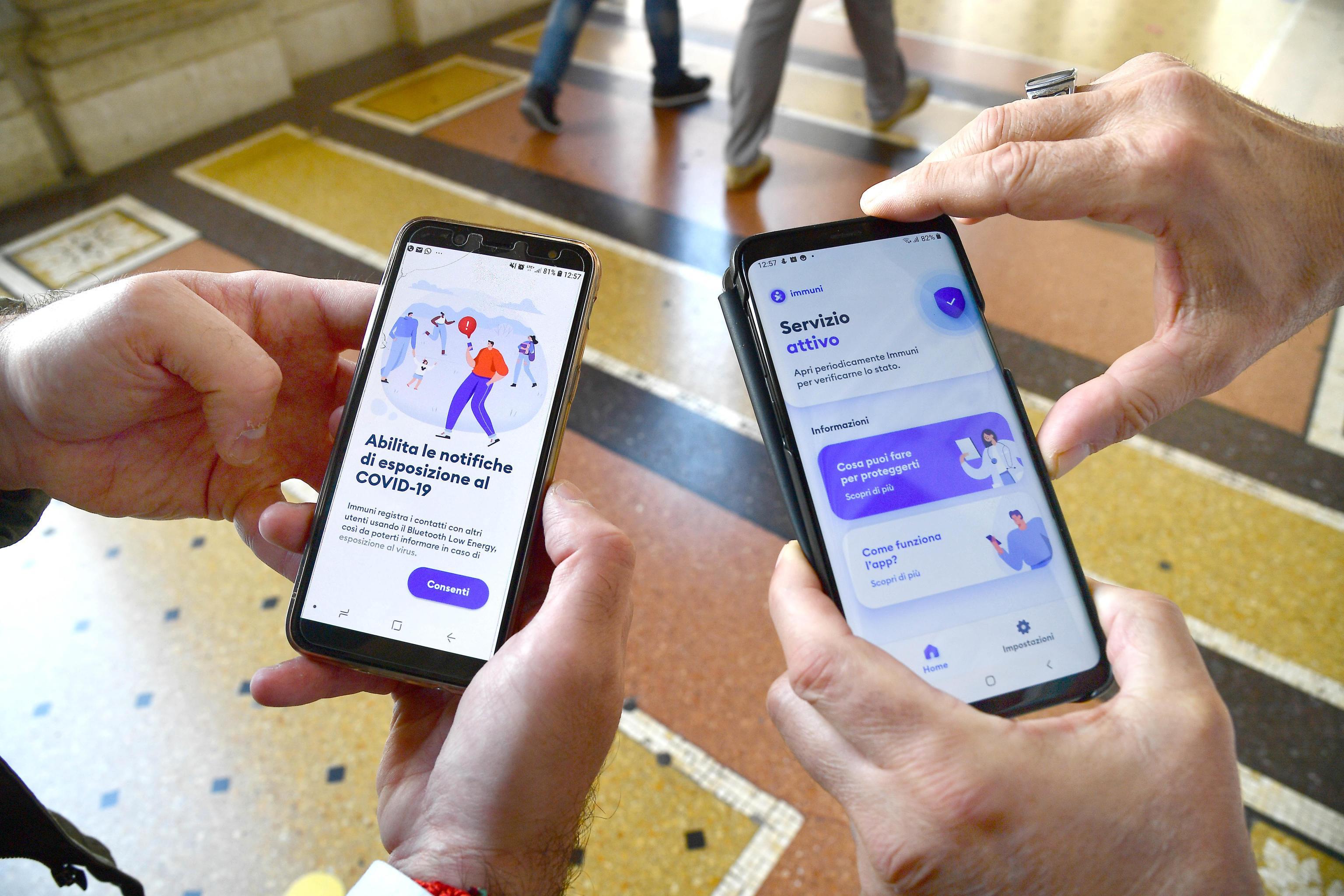 L'app Immuni sui telefoni cellulari