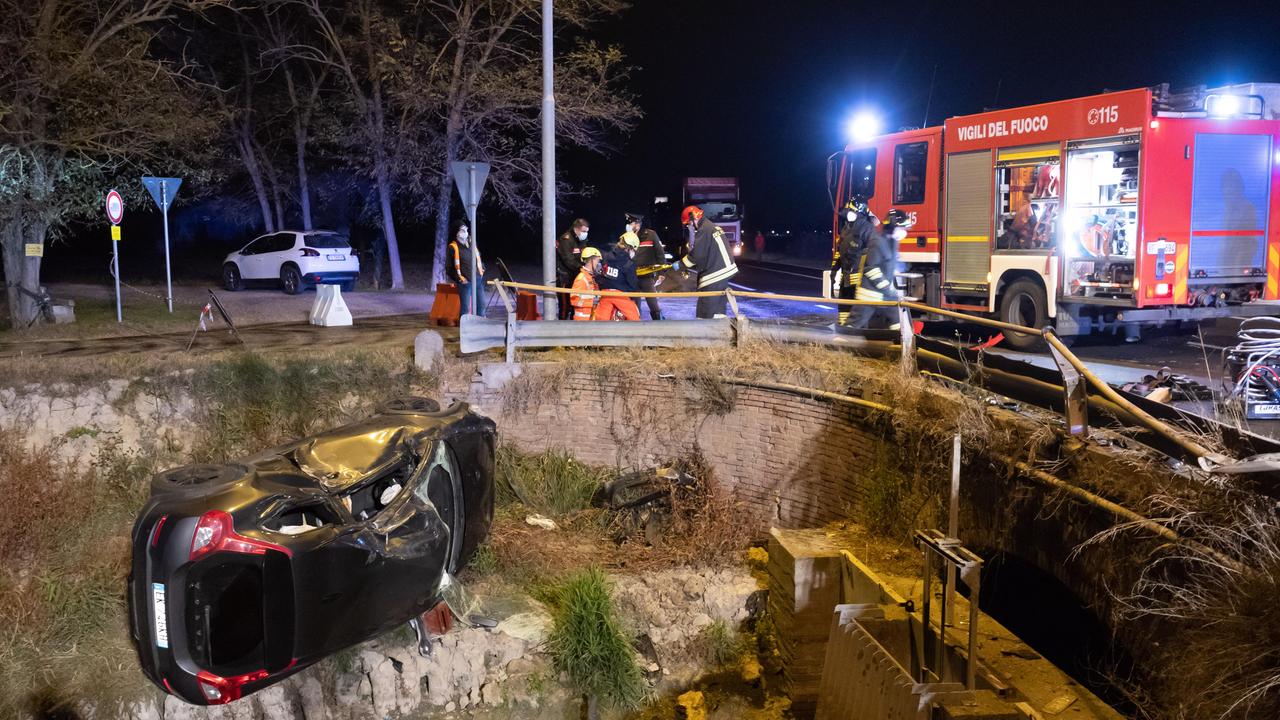 Dopo lo scontro il volo sopra il canale: due feriti